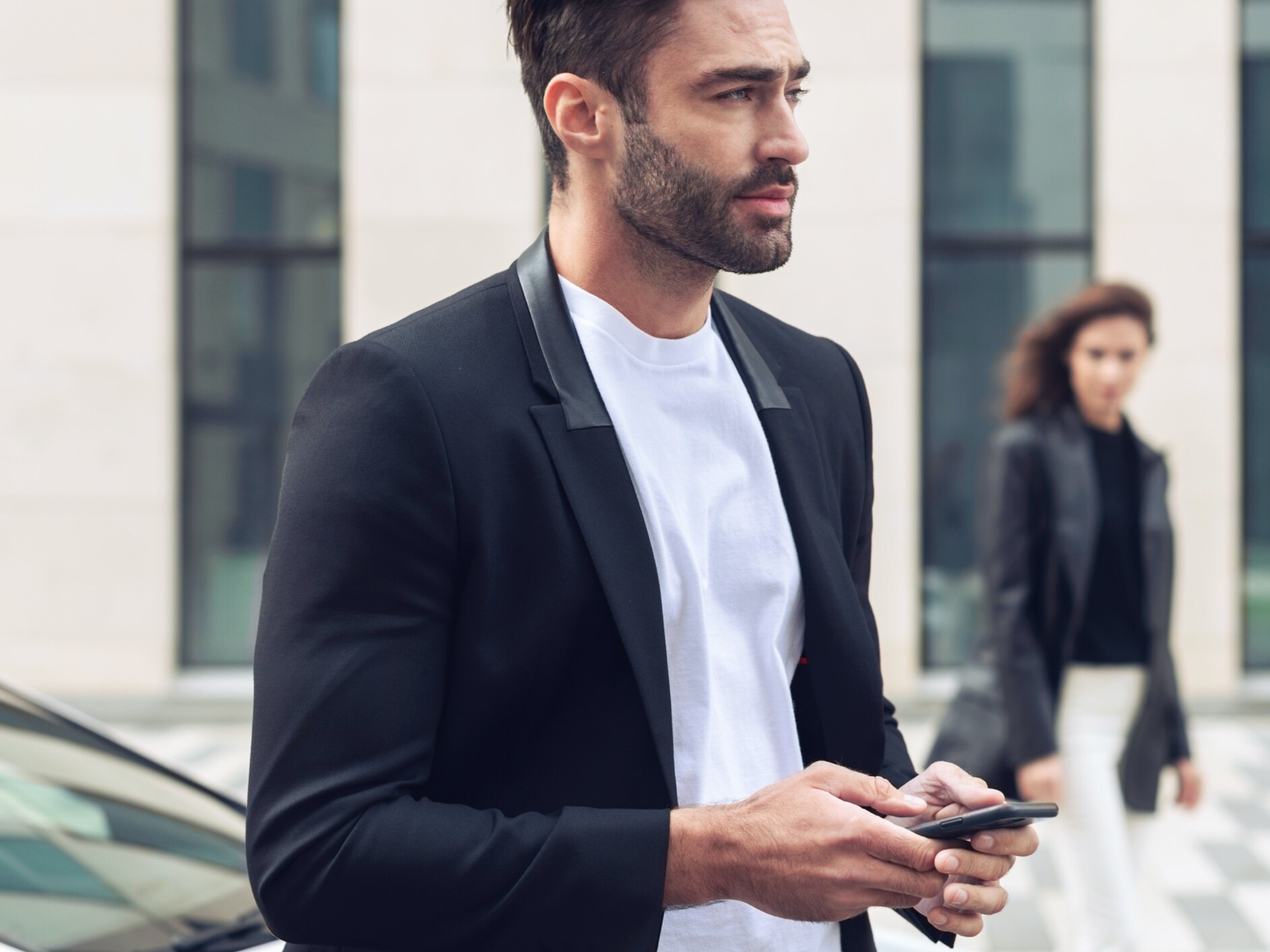 A man using Fleetshare by Mercedes-Benz to manage his pool vehicles via the app.