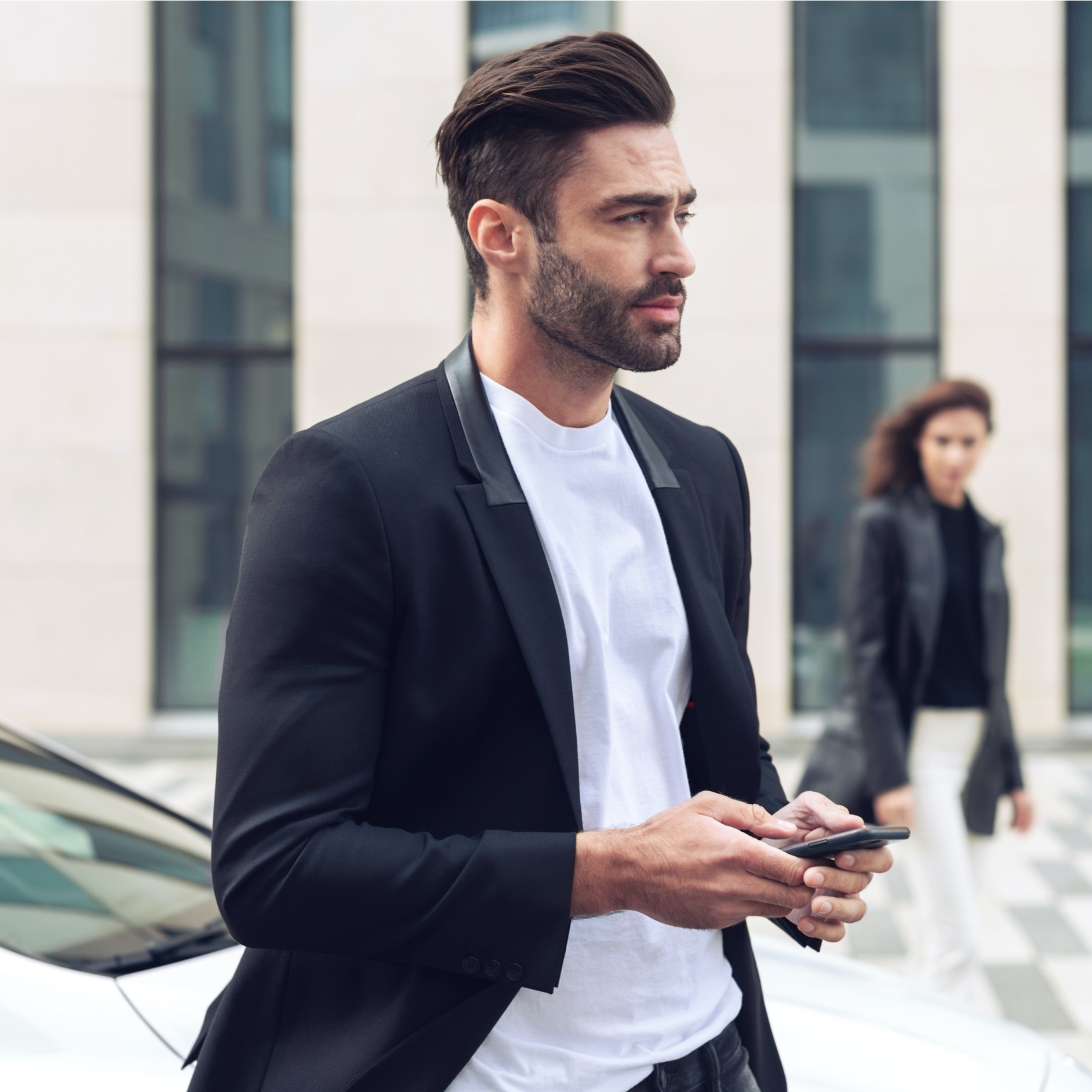 A man using Fleetshare by Mercedes-Benz to manage his pool vehicles via the app. A man using Fleetshare by Mercedes-Benz to manage his pool vehicles via the app.