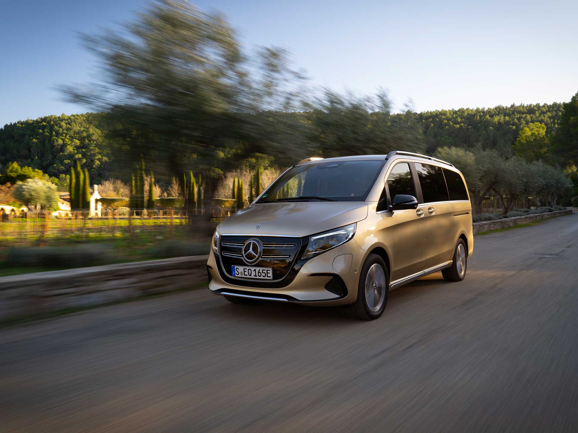 EQV | 7-seater cars & vans | Mercedes-Benz The exterior of the electric van Mercedes-Benz EQV.