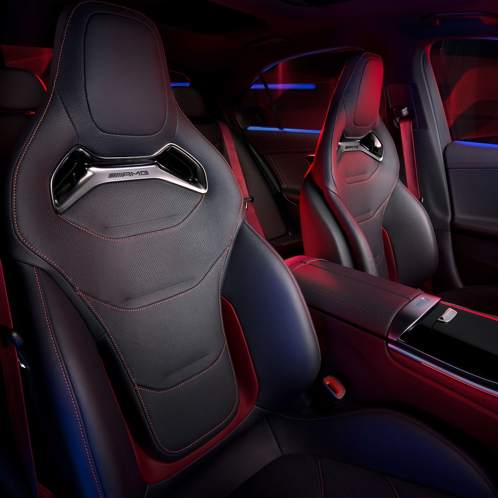 The AMG Performance seats of the Mercedes-AMG C 43 Saloon.