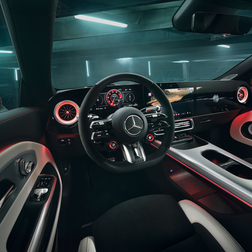 The AMG Performance steering wheel in the all-new Mercedes-AMG CLA 45 4MATIC+ Shooting Brake electric.