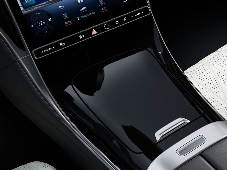 An illustration of how DYNAMIC SELECT works in the Mercedes-Benz CLE Coupé.
