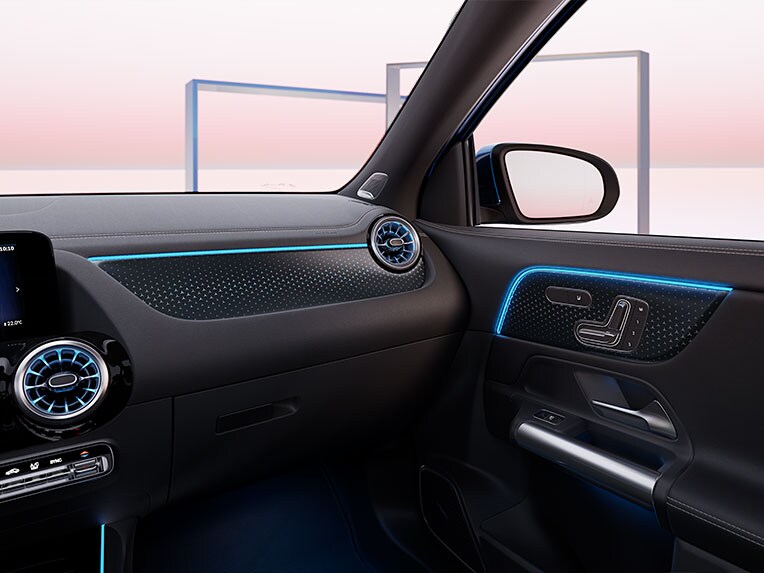 Ambient lighting in the new EQA from Mercedes-Benz.