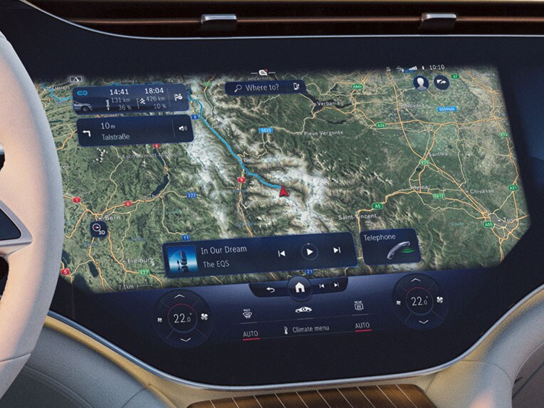 Navigation with Electric Intelligence for the EQS Saloon.