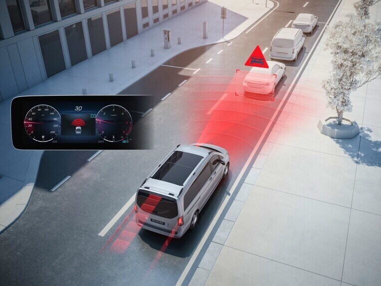 Active Brake Assist can help you to avoid accidents with other road users or to mitigate the consequences of accidents.