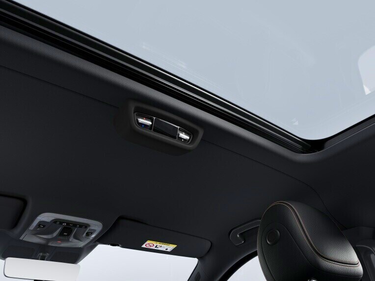 The TEMPMATIC semi-automatic air conditioning system in the rear pampers your passengers with pleasant climate comfort.