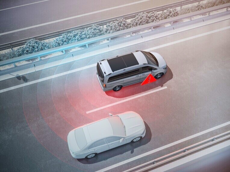 Blind Spot Assist with Rear Cross Traffic Alert can help avoid accidents when changing lane and reversing.
