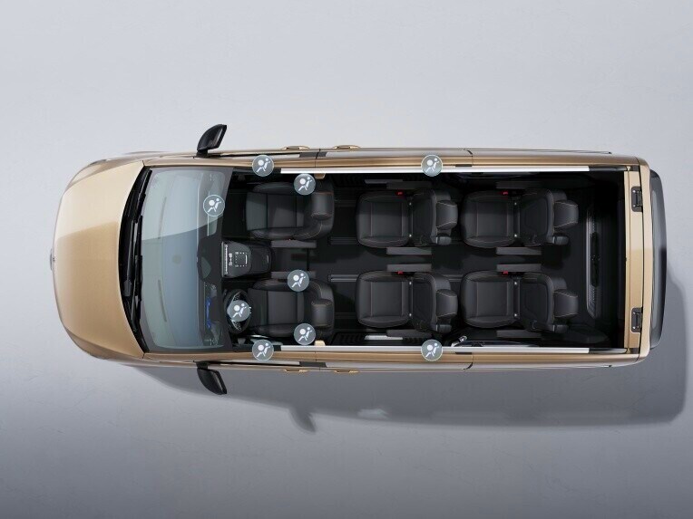 In the event of a side impact, the sidebags located in the outer side of the seat backrest can protect the chest and pelvic area.