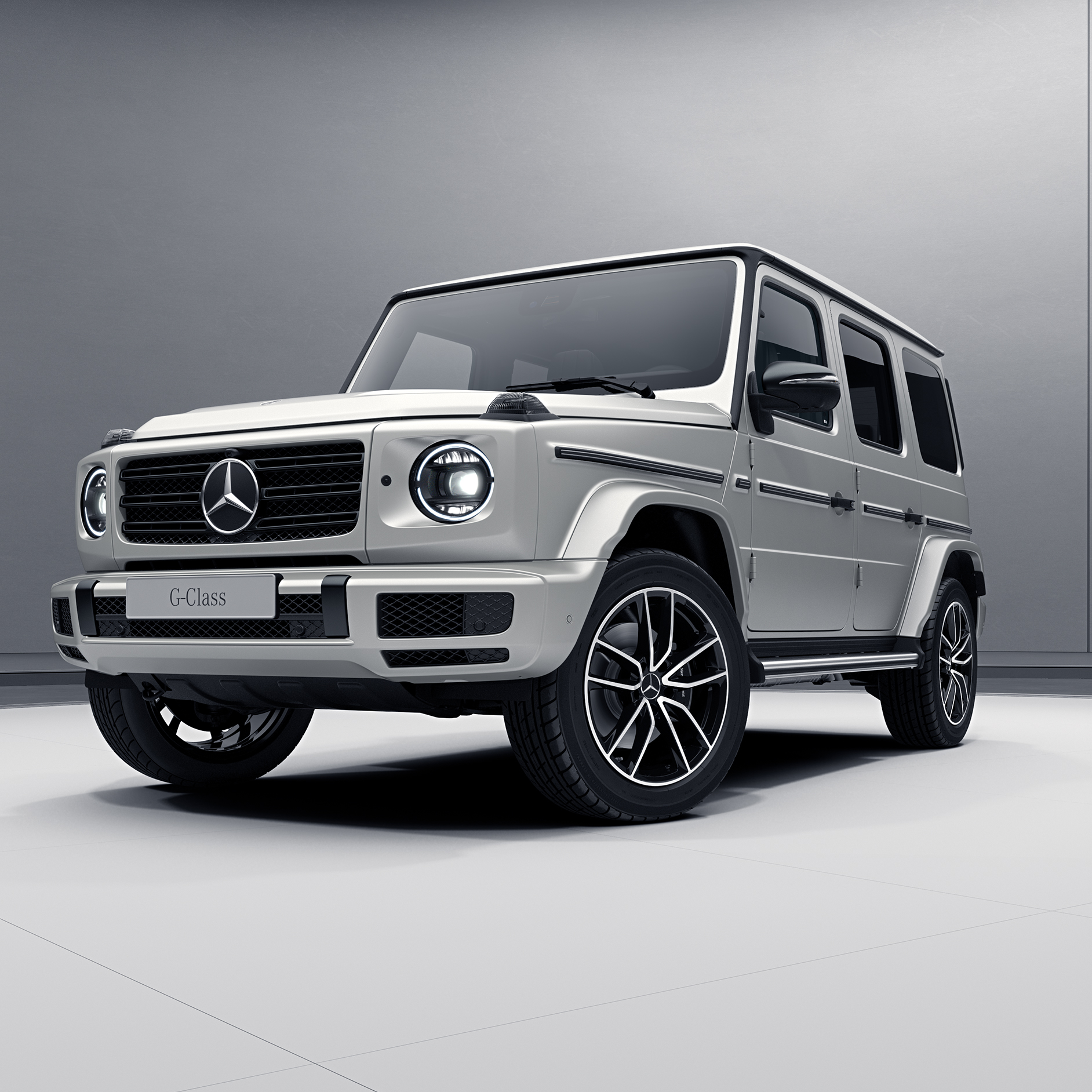 Night package | G-Class | Mercedes-Benz A front view of the Mercedes-Benz G-Class with Night package.