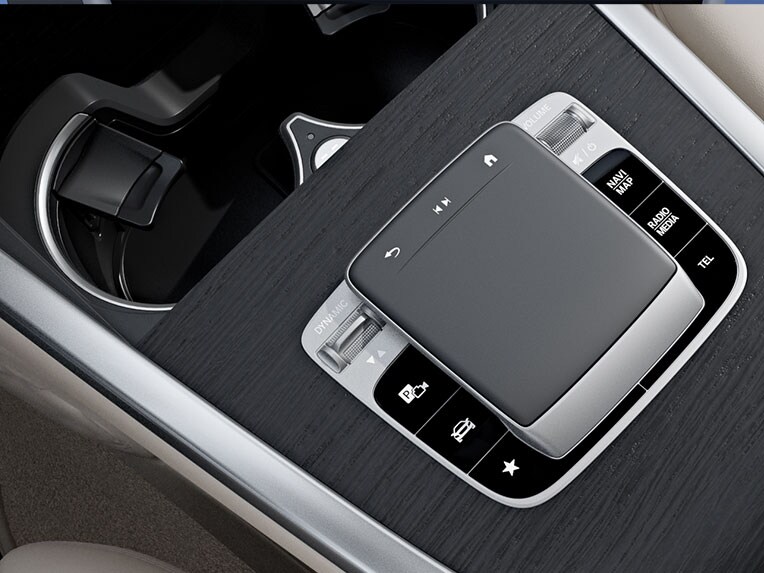 Temperature-controlled cup holders in the all-new G-Class.