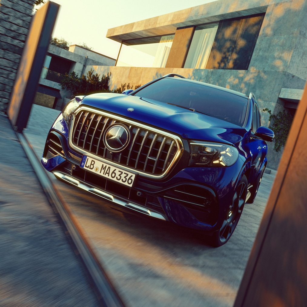 AMG grille with dark chrome elements of the new Mercedes-AMG GLS 63.