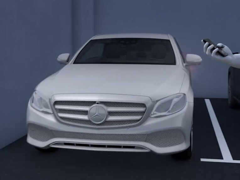 Display of the Parking package with remote parking functions in the Mercedes-Benz S-Class Saloon.