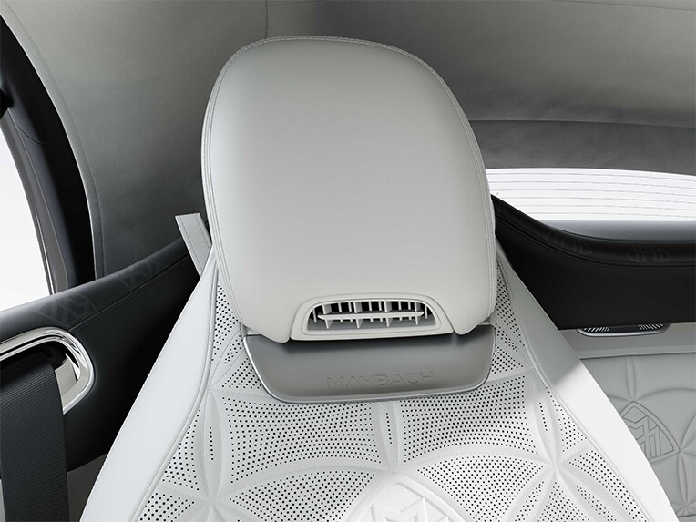 The AIRSCARF in the Mercedes-Maybach SL 680.