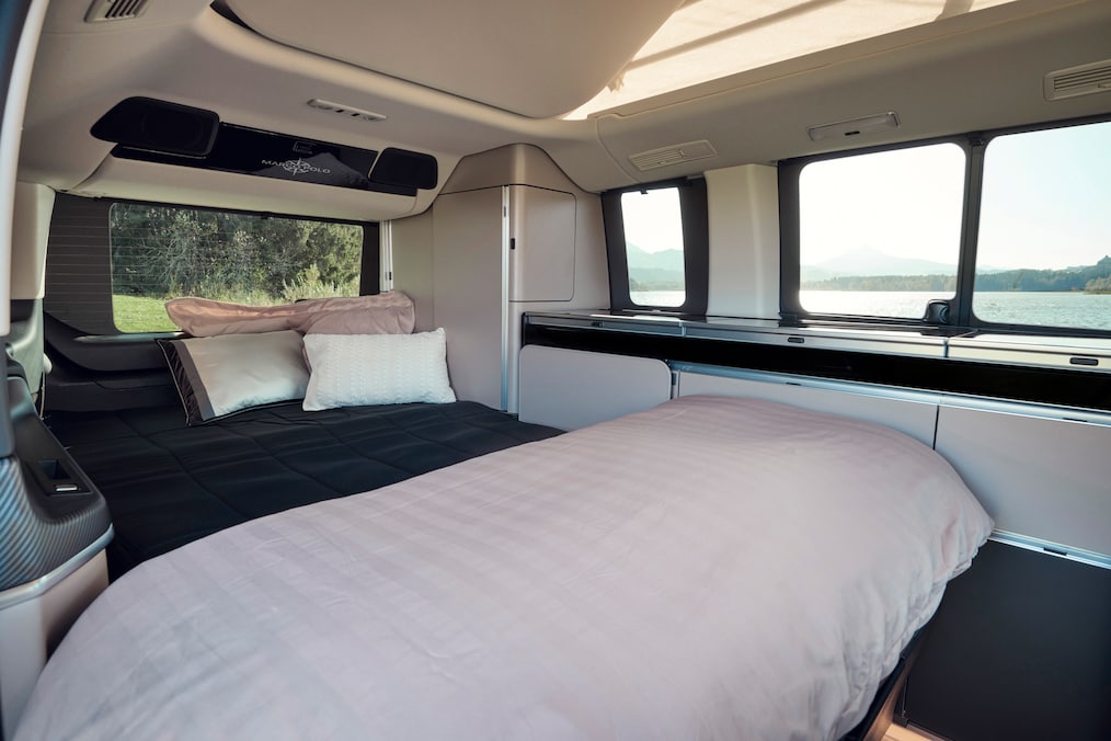 The 3-seater bench as luxury bunk, 2nd rear seat row in the V-Class Marco Polo.
