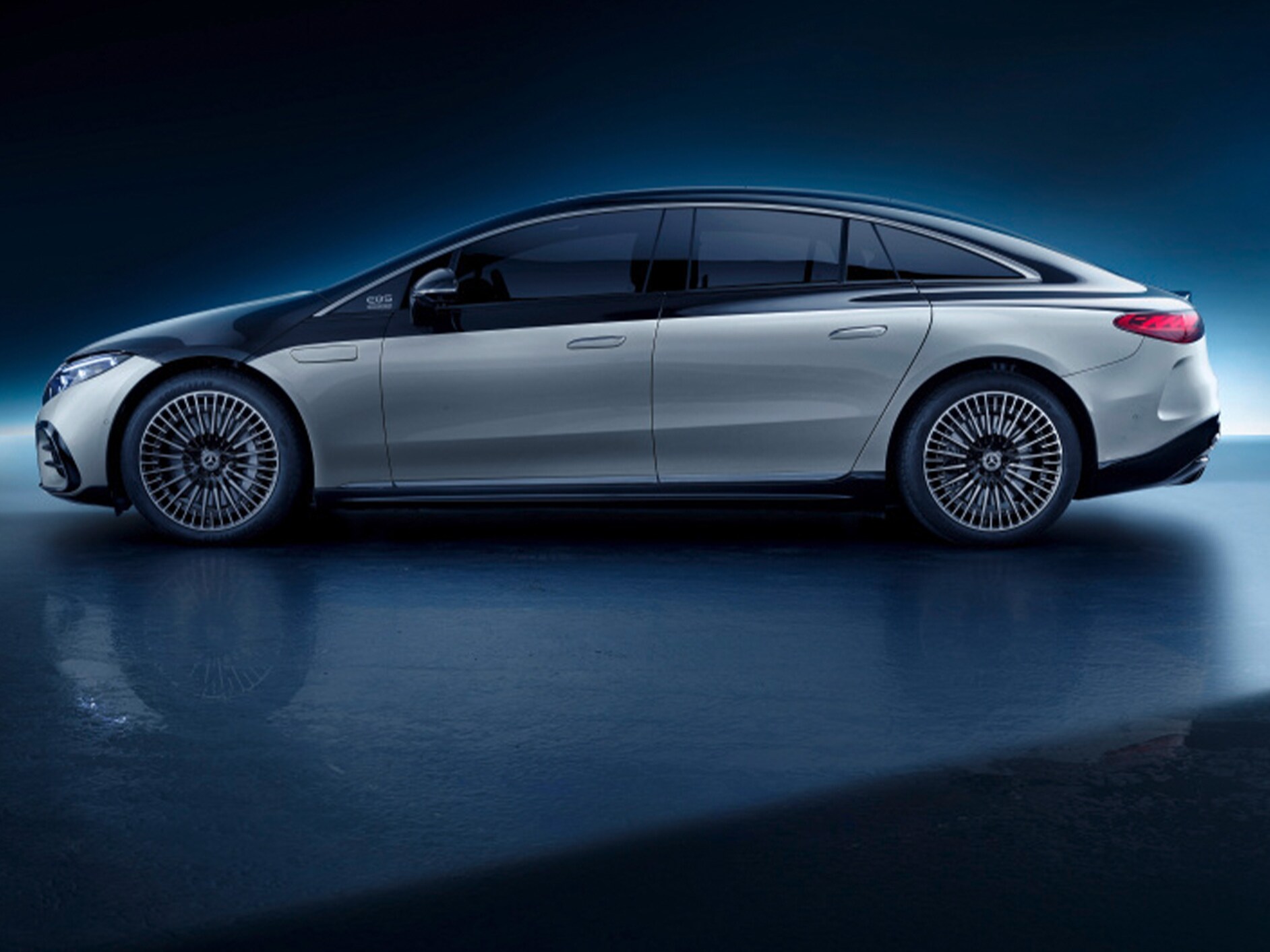 Side view of the EQS from Mercedes-EQ