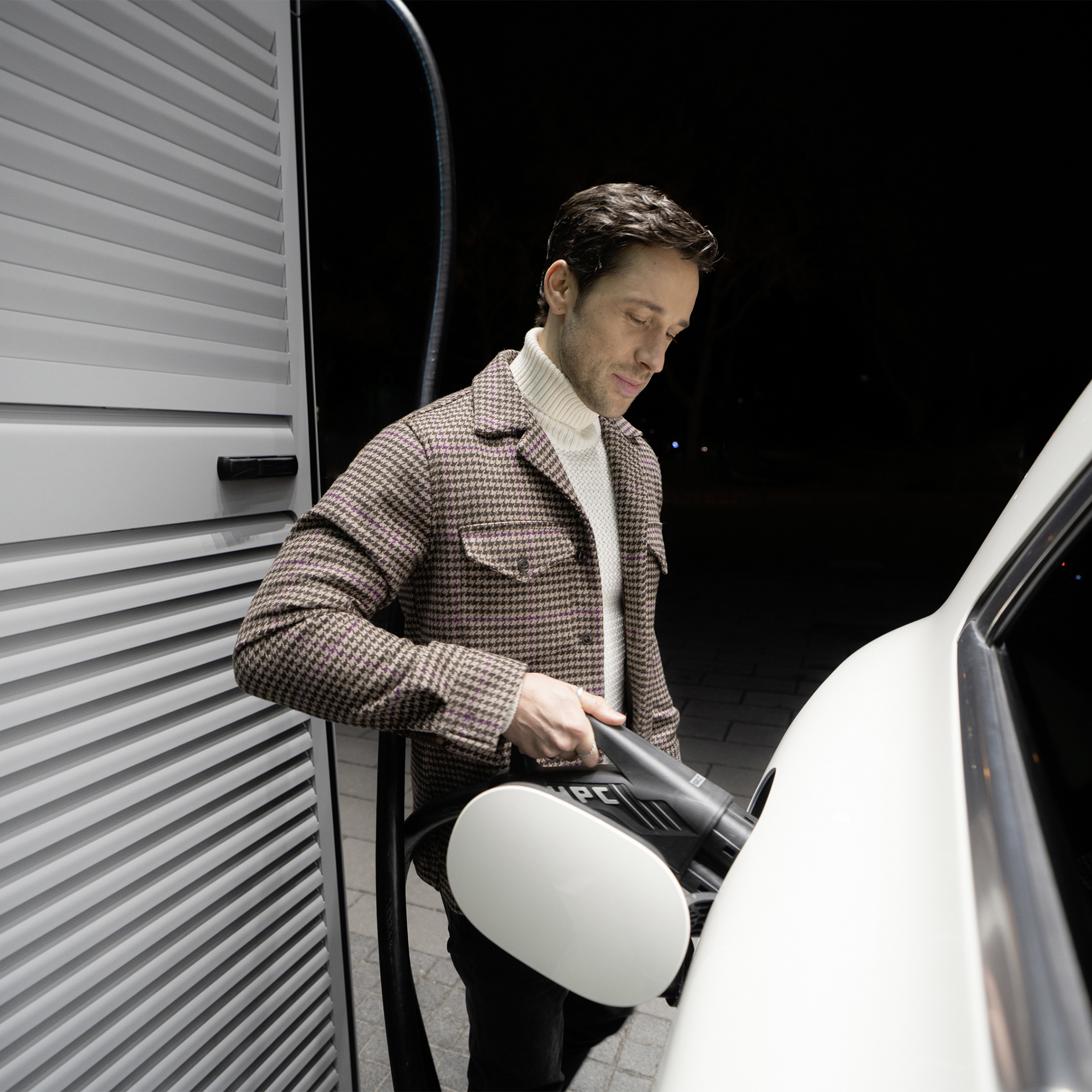 Public charging | Charging | Mercedes-Benz A Mercedes-Benz electric car is charging on the go with MB.CHARGE Public.