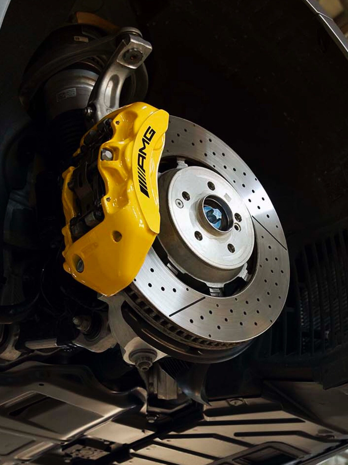 Mercedes-Benz brakes - Effective braking for your safety.