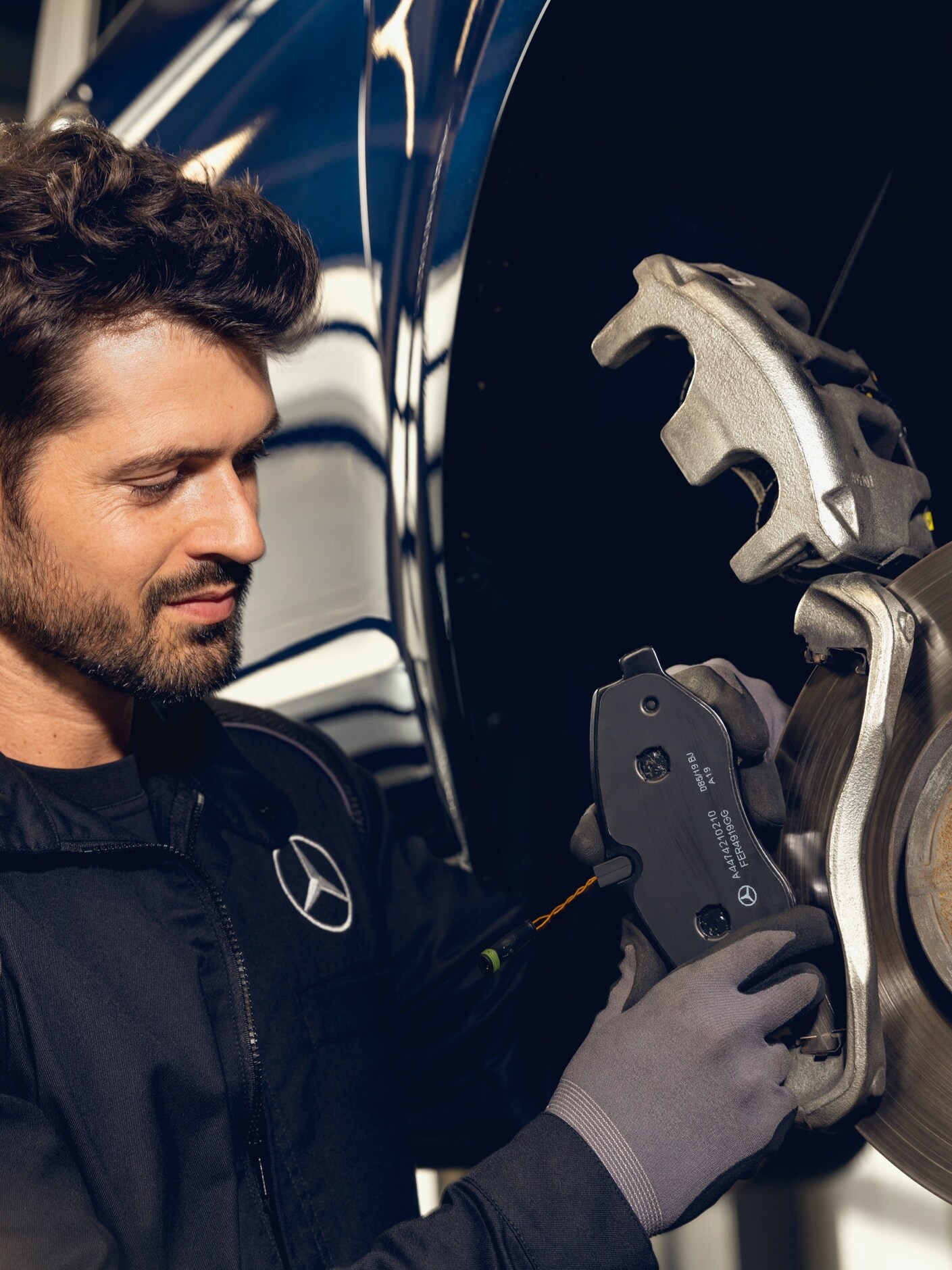 A Mercedes-Benz technician checks the brakes of a vehicle on the test bench.