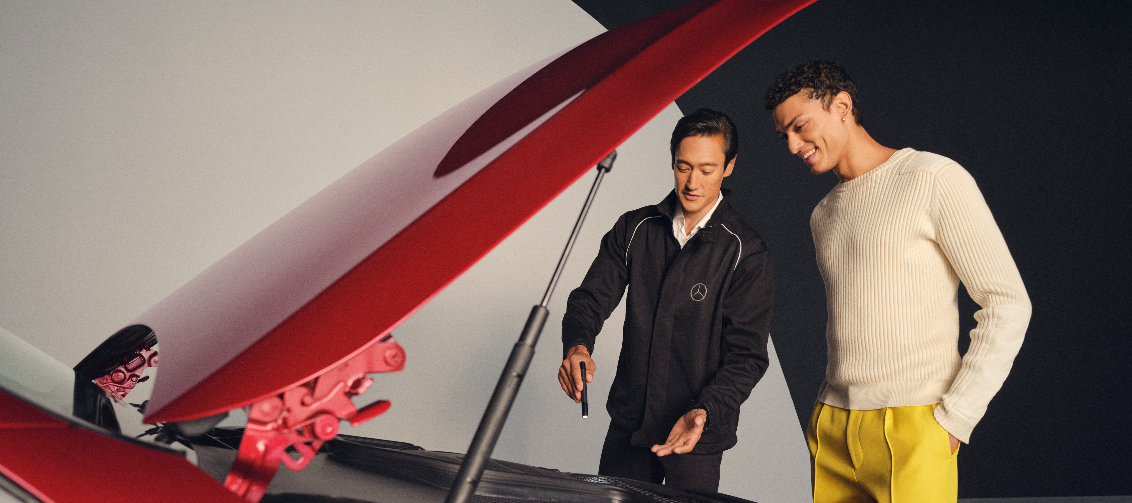 Mercedes-Benz Maintenance Services A Mercedes-Benz mechanic and a man stand in front of the open bonnet of a Mercedes-Benz.