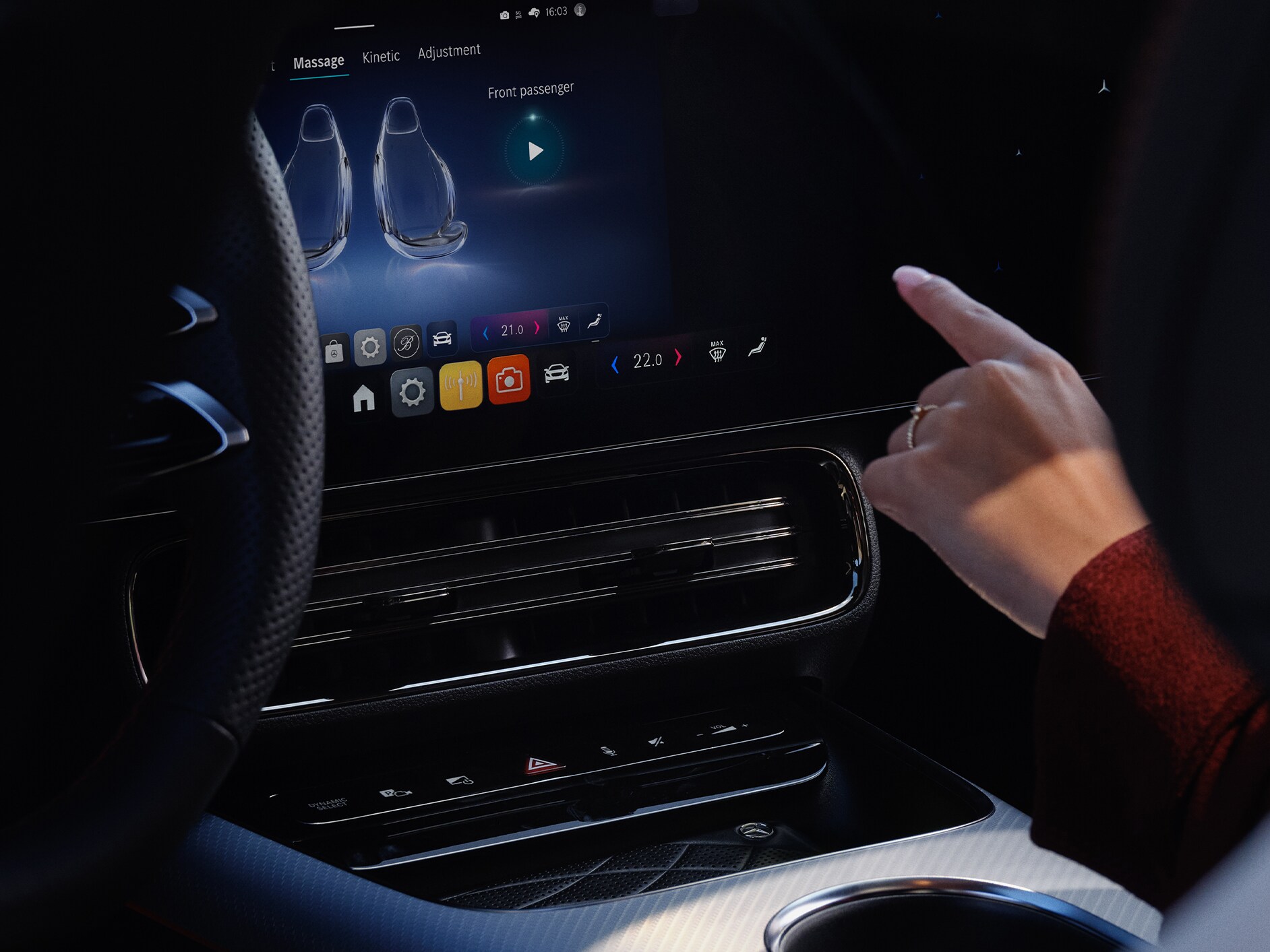 MBUX Multimedia System displaying personalisation options inside an Mercedes-Benz car.