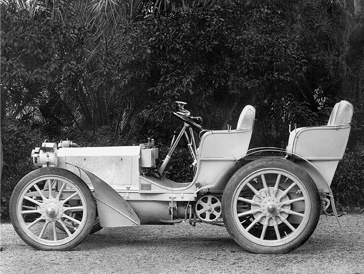 Mercedes 35 hp from 1900.