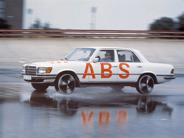 ABS tests at the Stuttgart-Untertürkheim plant track with a S-Class 116 model series.