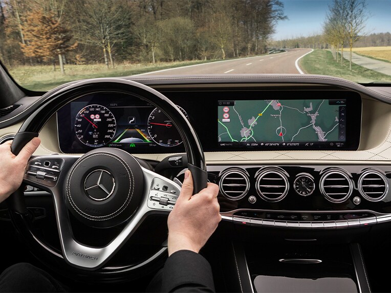 Mercedes-Benz Intelligent Drive in the S-Class (222 Series) from the driver's perspective.