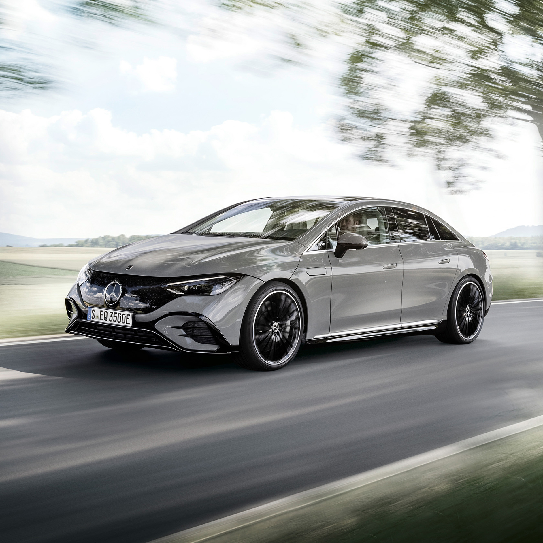 Mercedes-Benz EQS Saloon in front view. Mercedes-Benz EQS Saloon in front view.