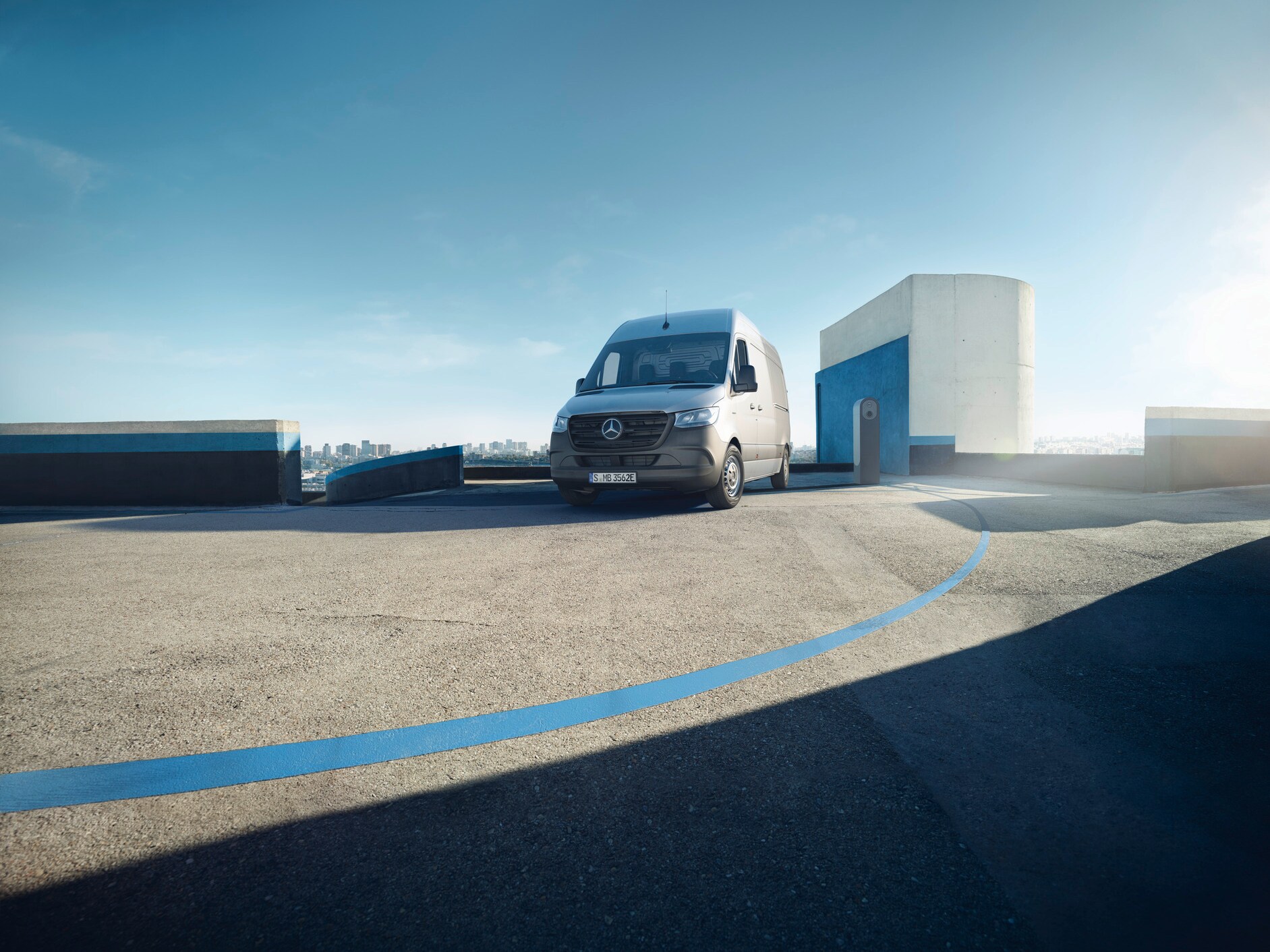 The Mercedes-Benz eSprinter Panel Van is standing on the roof of a parking deck. 