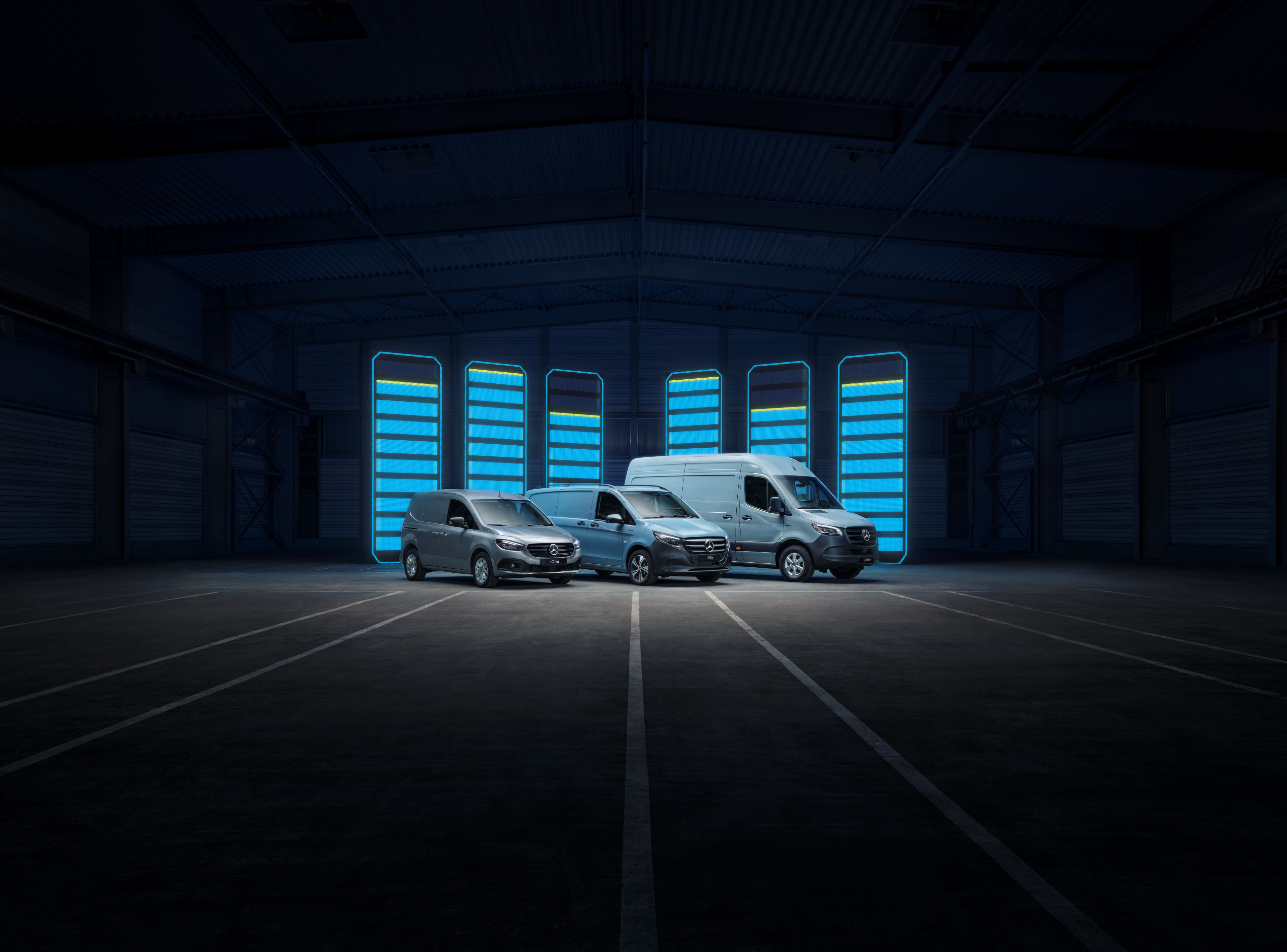 Electric vans | eSprinter, eVito and eCitan | Mercedes-Benz Mercedes-Benz eCitan, eVito, and eSprinter electric vans with battery charge indicators.