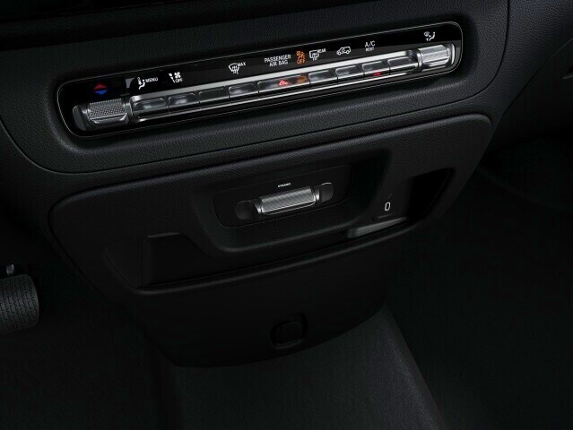 The semi-automatically controlled TEMPMATIC air conditioning system for Mercedes-Benz Vito.