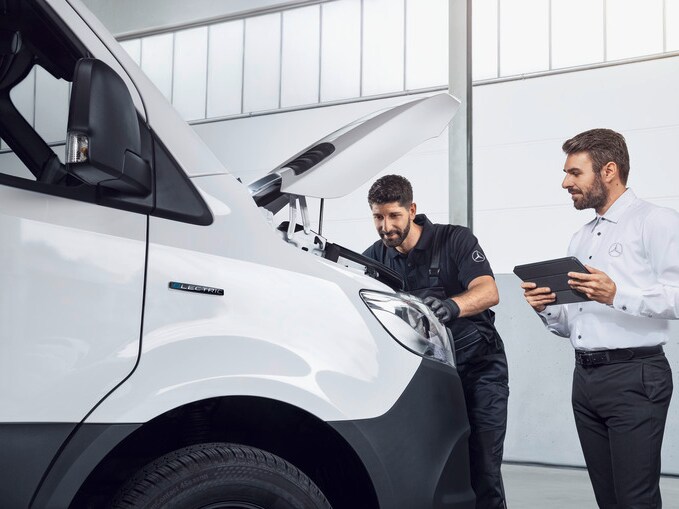 The included maintenance package covers the cost of maintenance work for the first four services within the first four years.