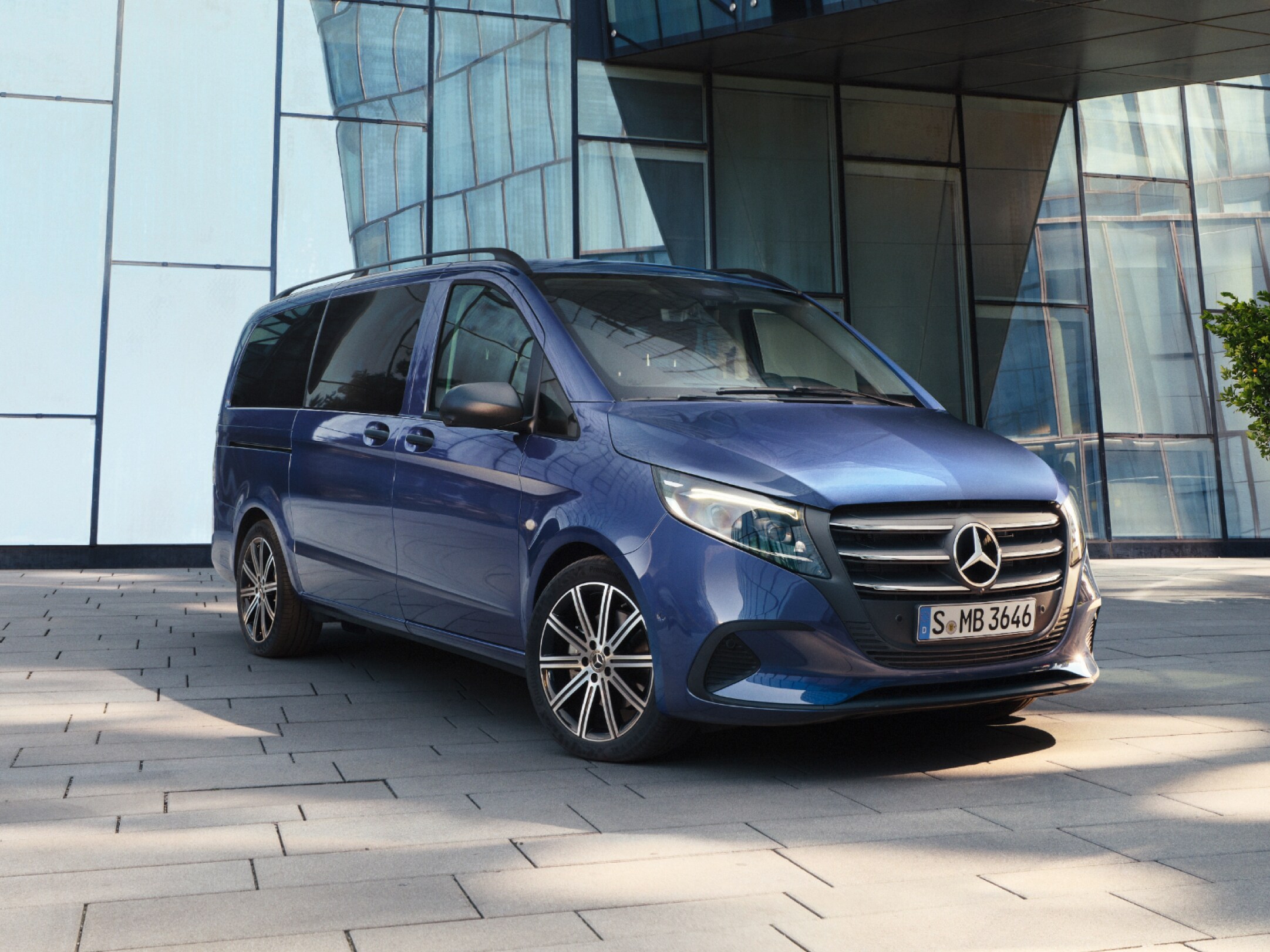 The Mercedes-Benz Vito Tourer in front of an office building.