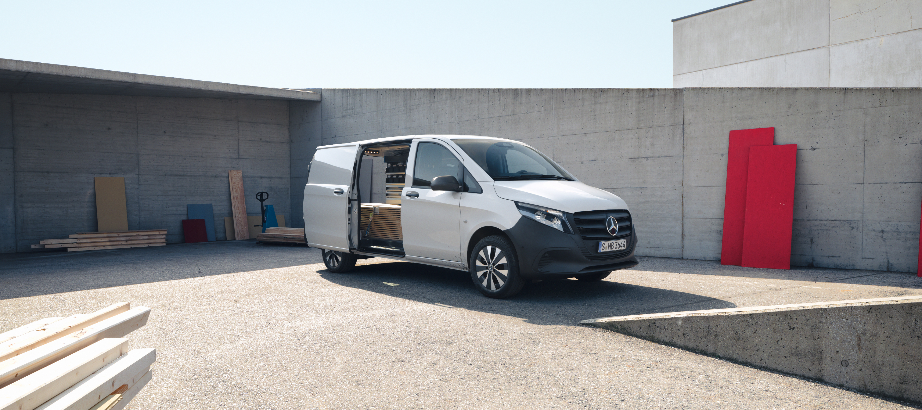 Vehicle comparison | Vito Panel Van | Mercedes-Benz The Mercedes-Benz Vito Panel Van at a construction site.