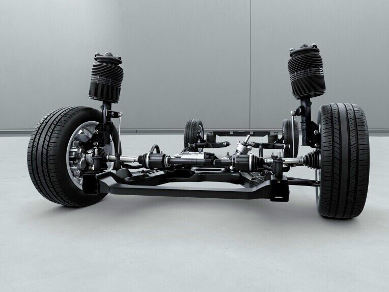 Whether on the motorway or on rutted tracks: with AIRMATIC air suspension you can enjoy an especially comfortable driving experience.