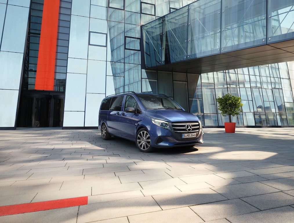 Side perspective of the Vito Tourer.