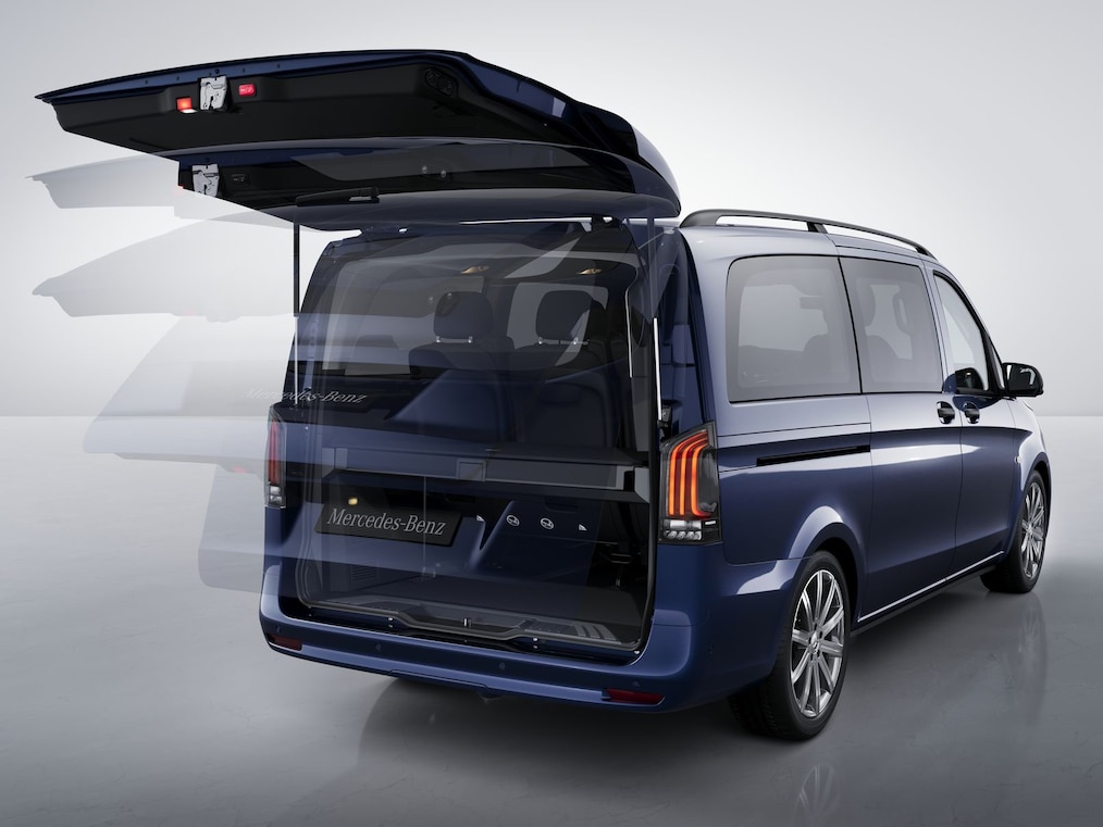 Illustration of the tailgate of the Vito Tourer while opening and closing.