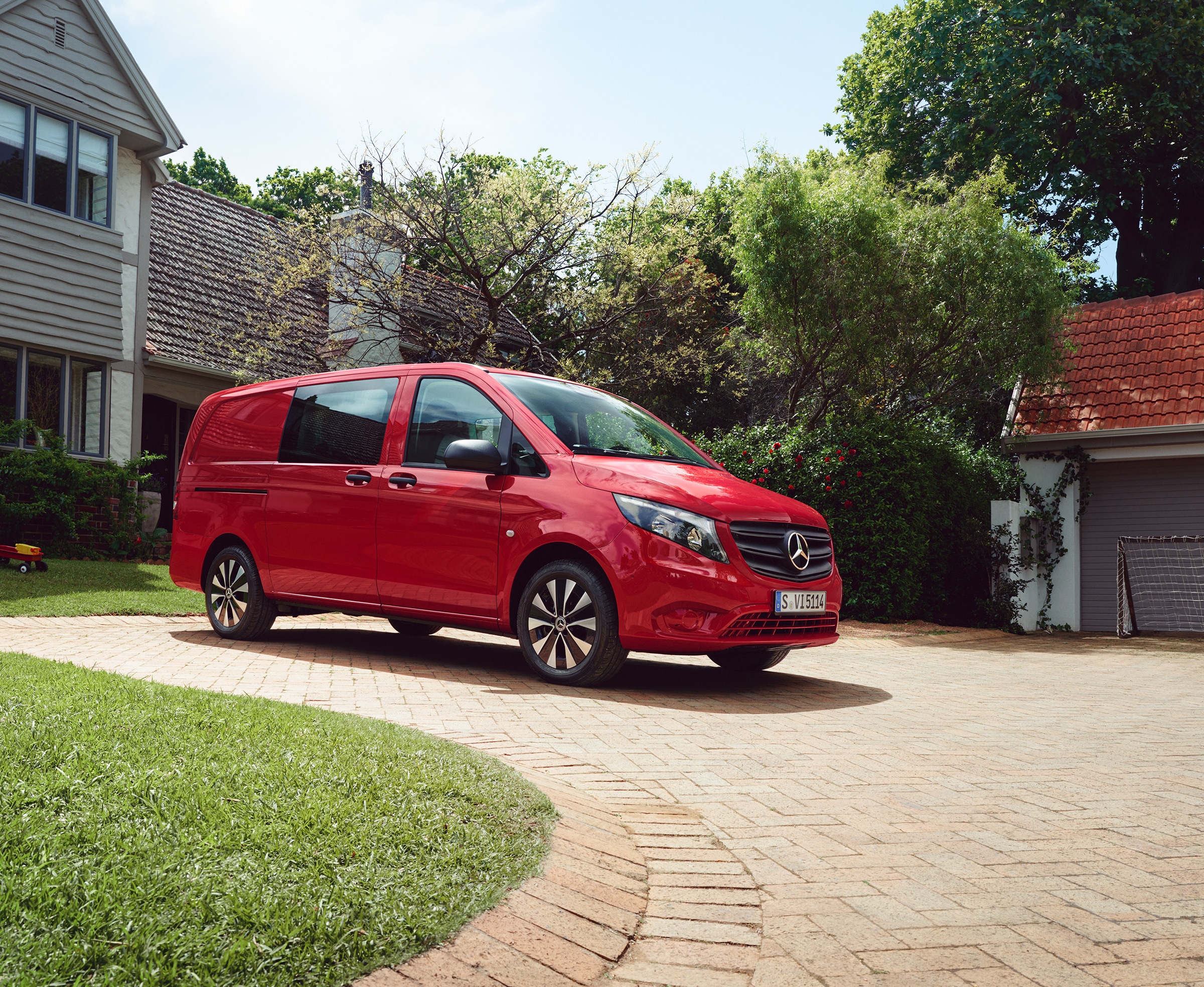 Vito Crew | All Vito | Mercedes-Benz Vans Mercedes‑Benz Vito Crew in a residential setting, highlighting versatile passenger and cargo transport in one vehicle.