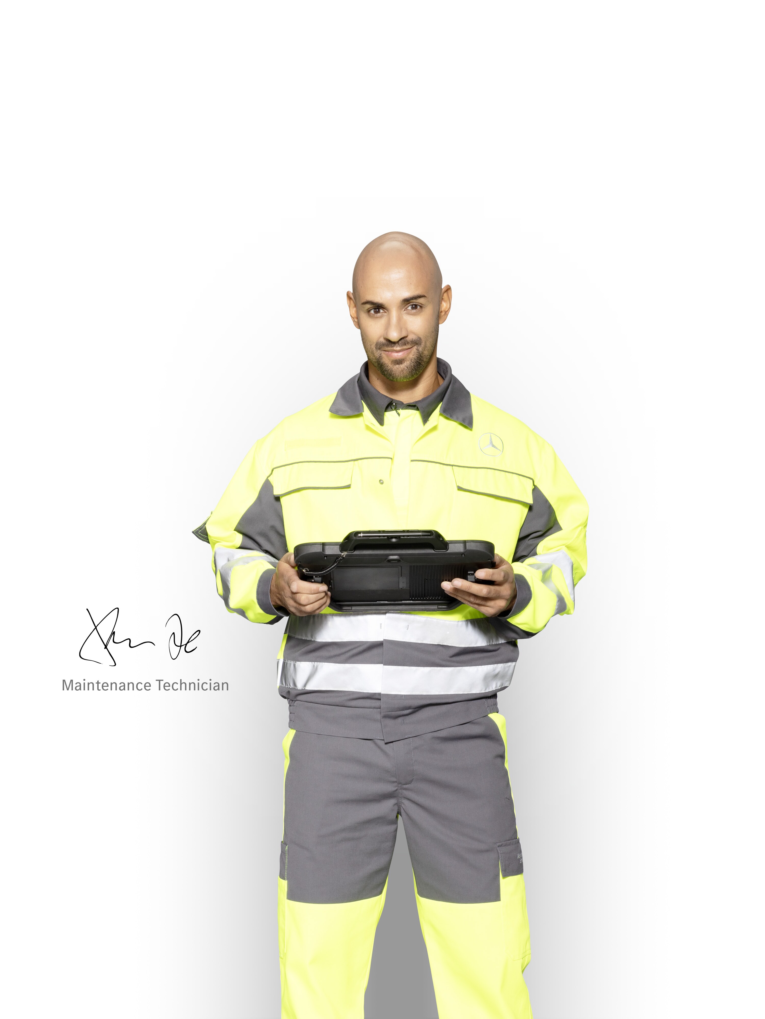 Mercedes-Benz Service Technician with a tablet, ready to check the mobility warranty services for your van