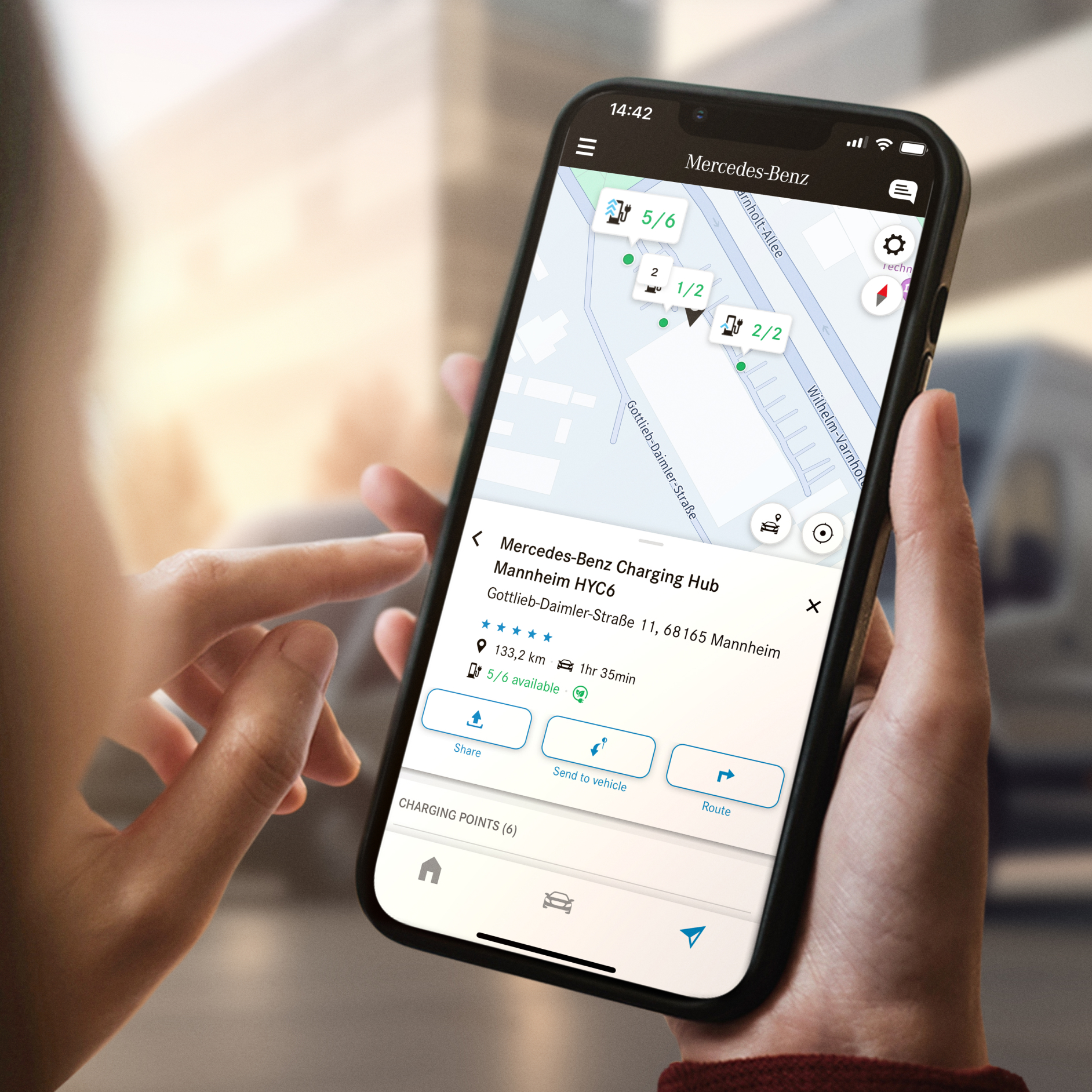 Mercedes me Charge | Digital Extras | Mercedes-Benz The Mercedes me Charge function on a smartphone.