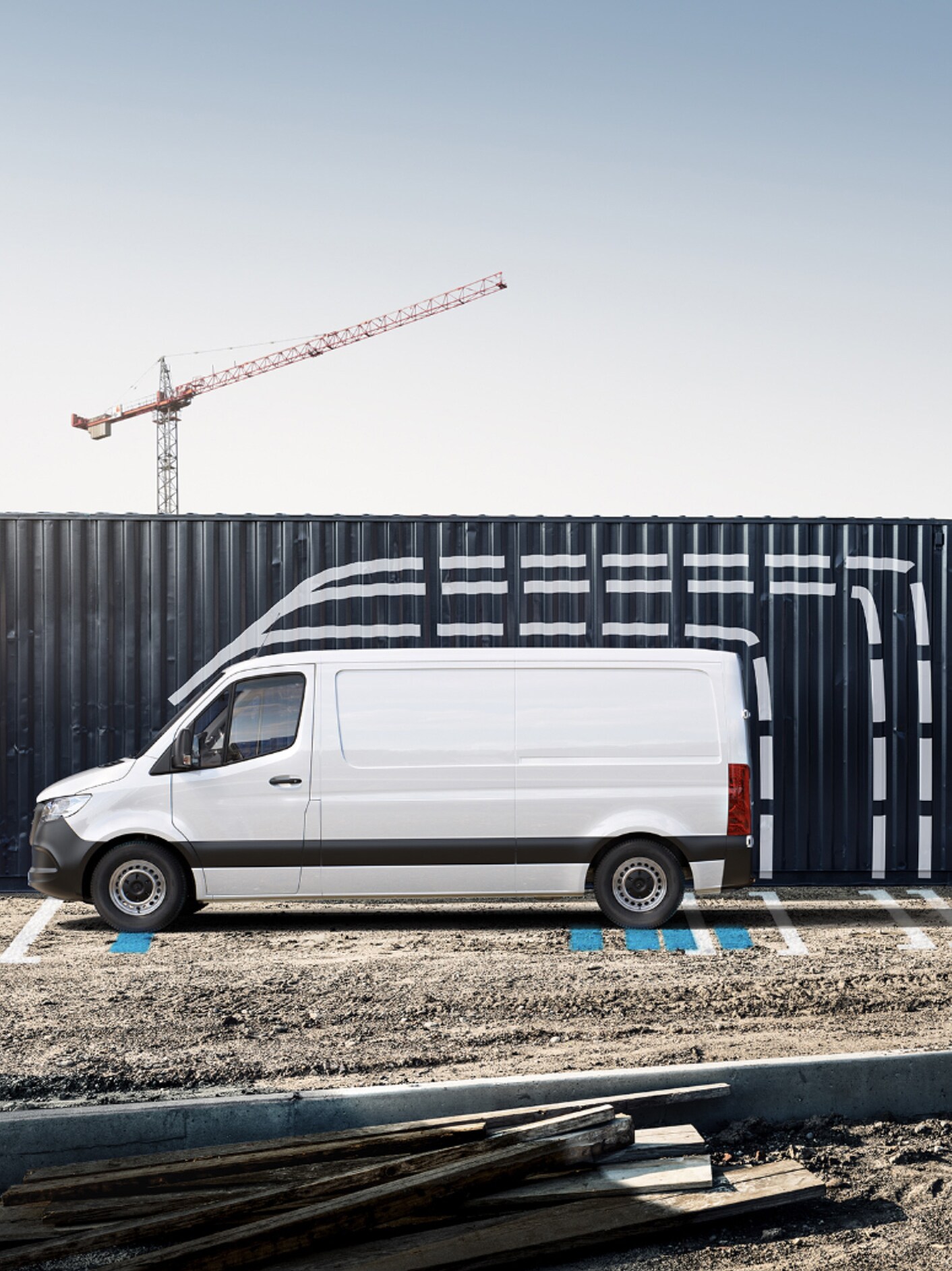 Graphical view of the vehicle dimensions in the Mercedes-Benz App on a smartphone.