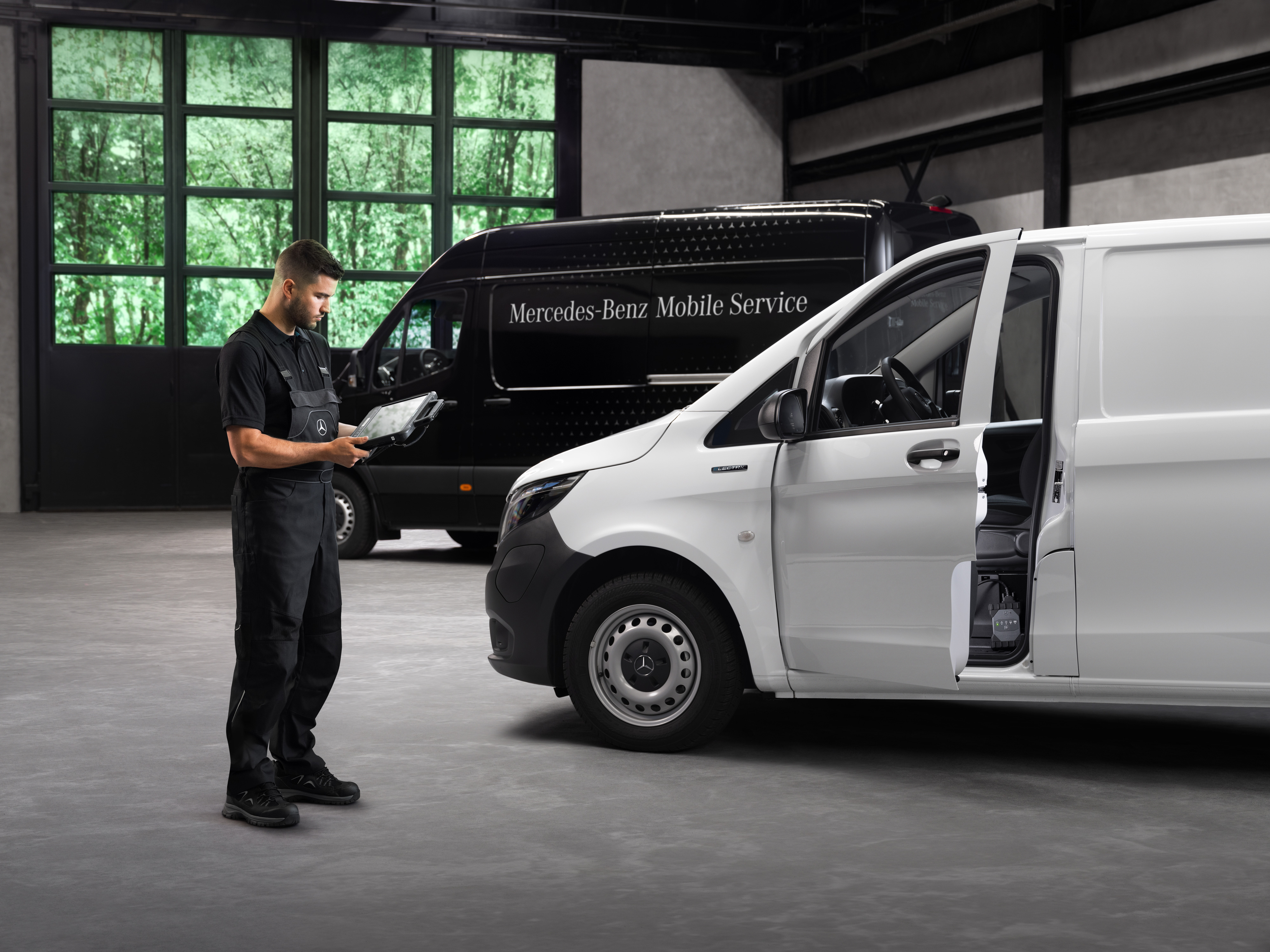Mercedes-Benz | Mobile Service A technician checks a white Mercedes-Benz Vito van in the workshop.