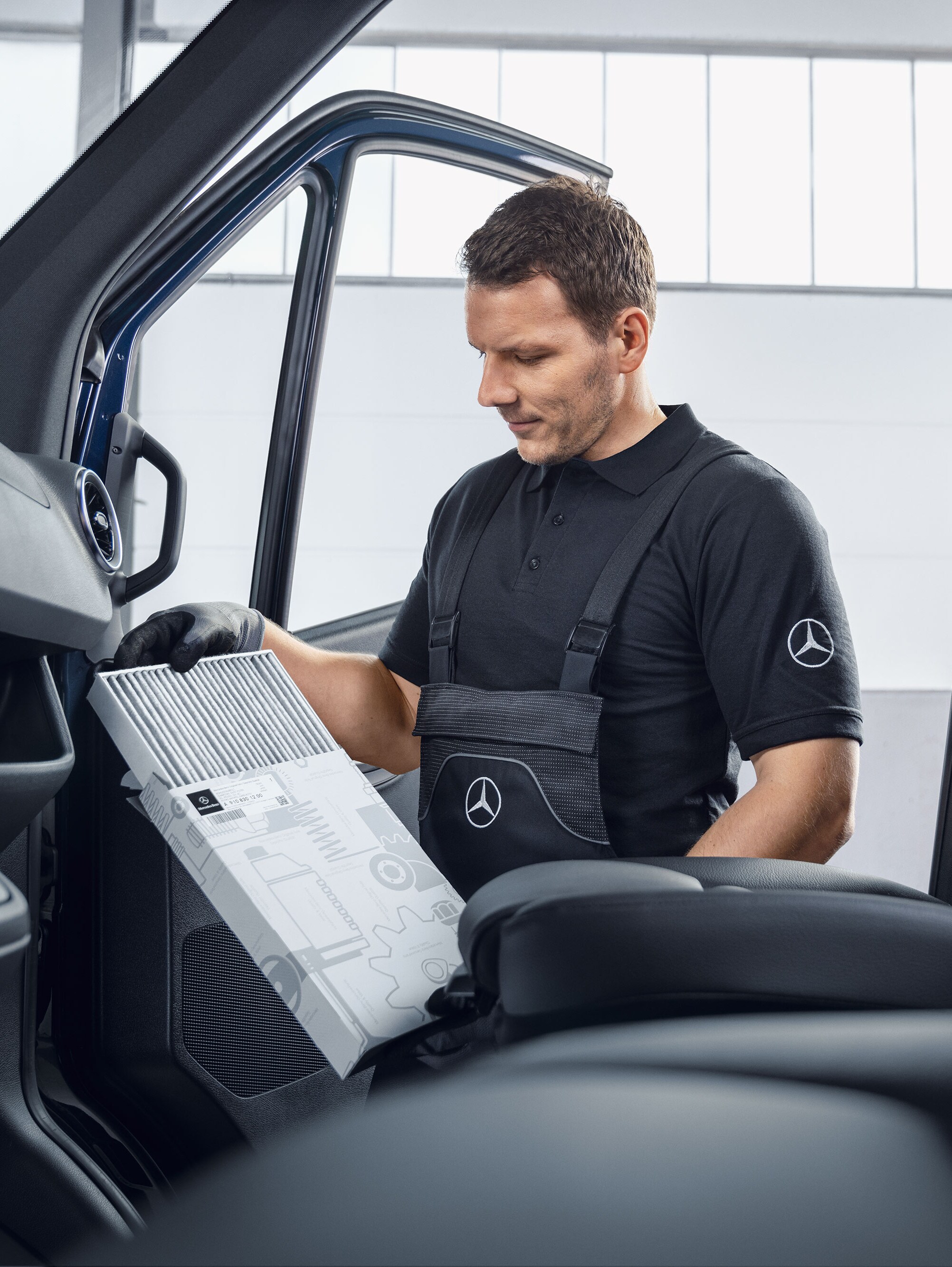 Mercedes-Benz mechanic changes air filters.