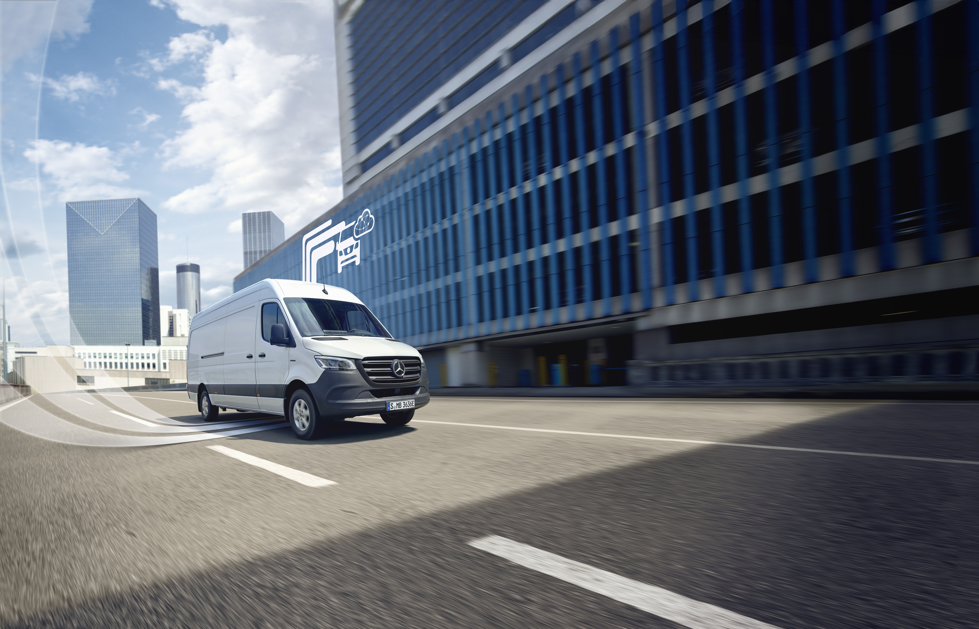 Mercedes-Benz | Van technology | Van Uptime Monitor Mercedes-Benz van driving through the city, networked for optimum Mercedes-Benz uptime and vehicle monitoring.