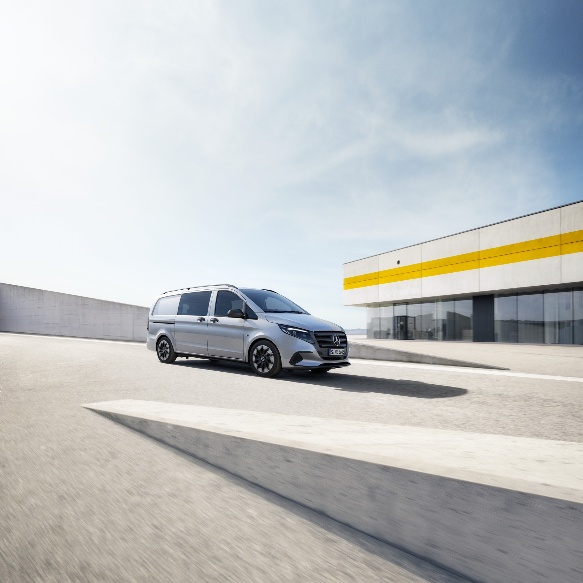 Vito Mixto | Mercedes-Benz The Vito Mixto standing on a parking deck.
