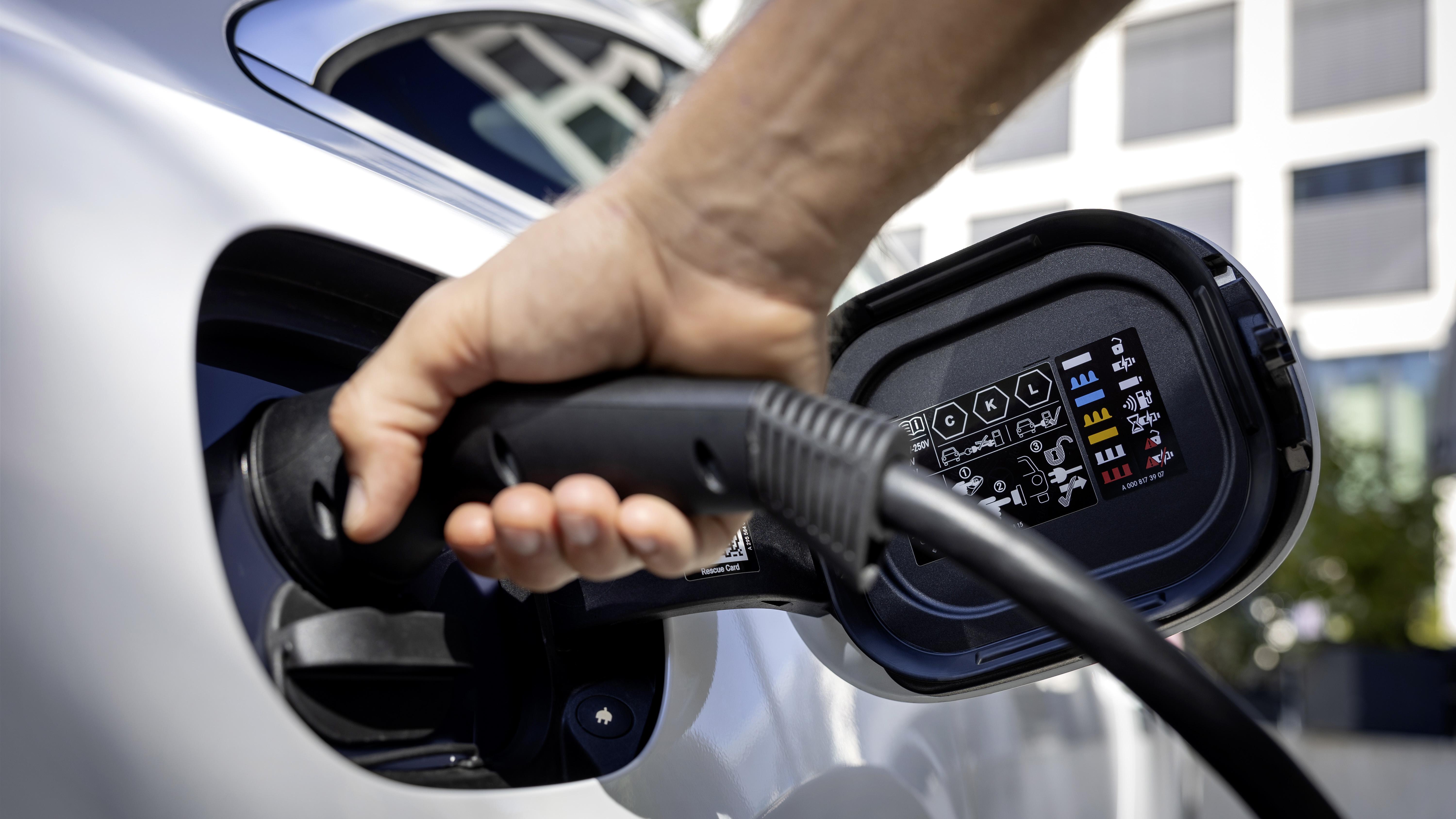 Purchase Mercedes-Benz Wallbox | Mercedes-EQ Image of person plugging in EV charger