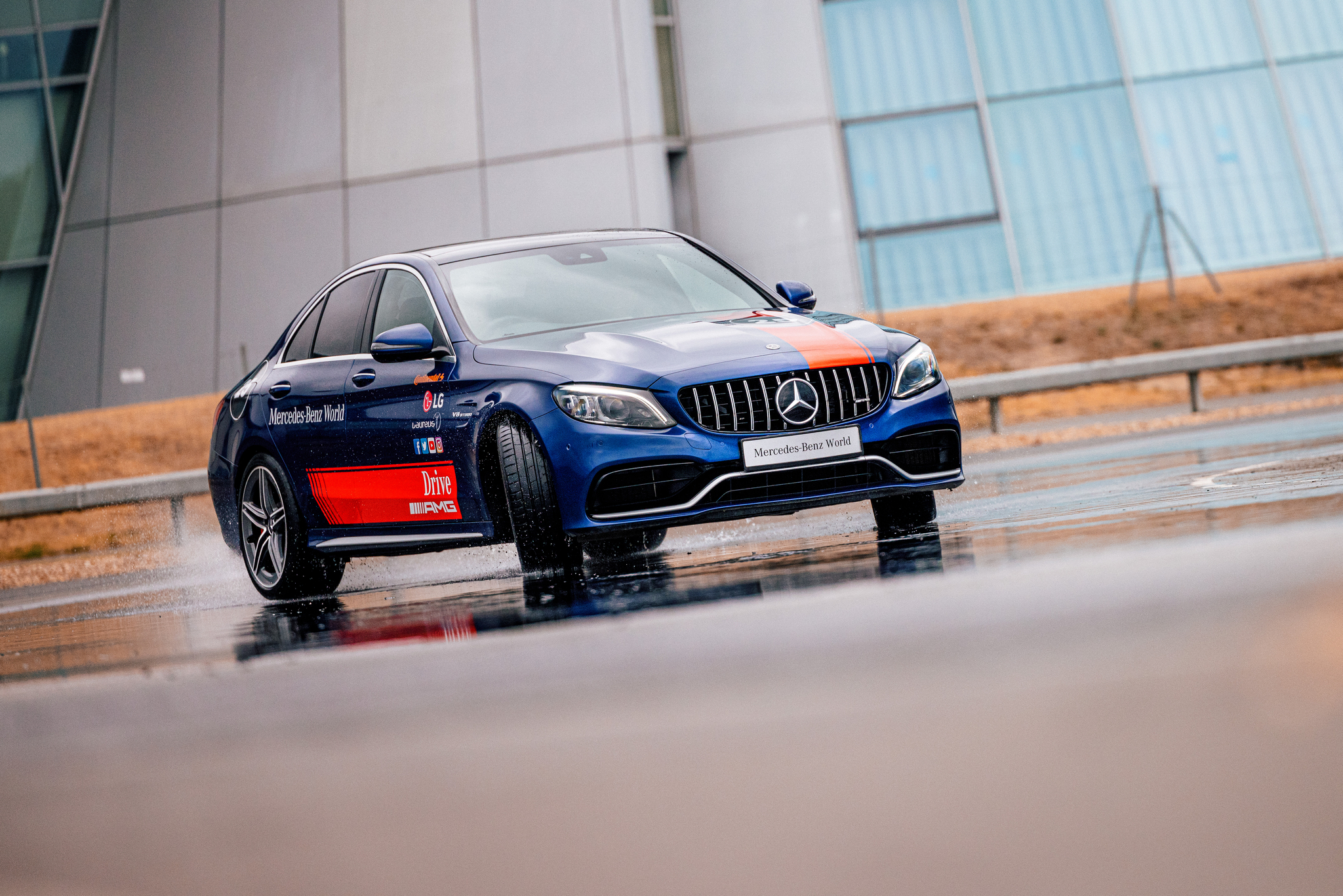 Welcome to Mercedes-Benz World Welcome to Mercedes-Benz World