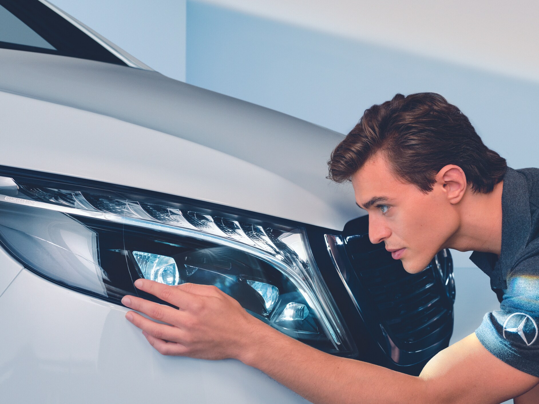 A woman raises her hand in front of the air conditioning vents in her Mercedes-Benz.