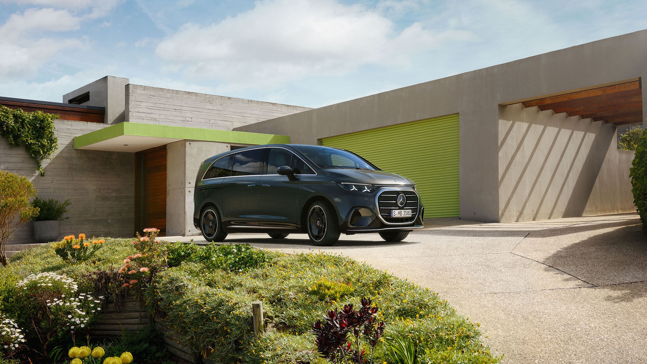 The Mercedes-Benz VLE in its various configurations.