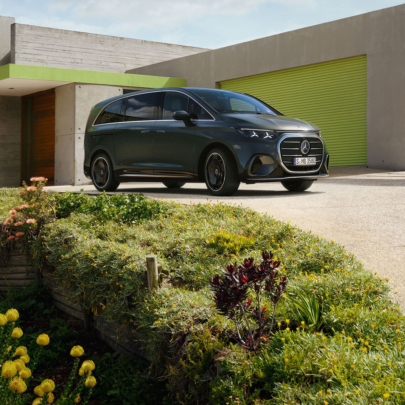 The Mercedes-Benz VLE in its various configurations.